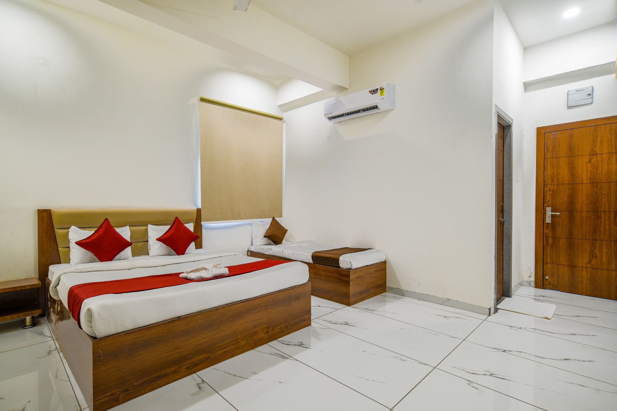 Punya Hotel and Resort Deluxe Room 3