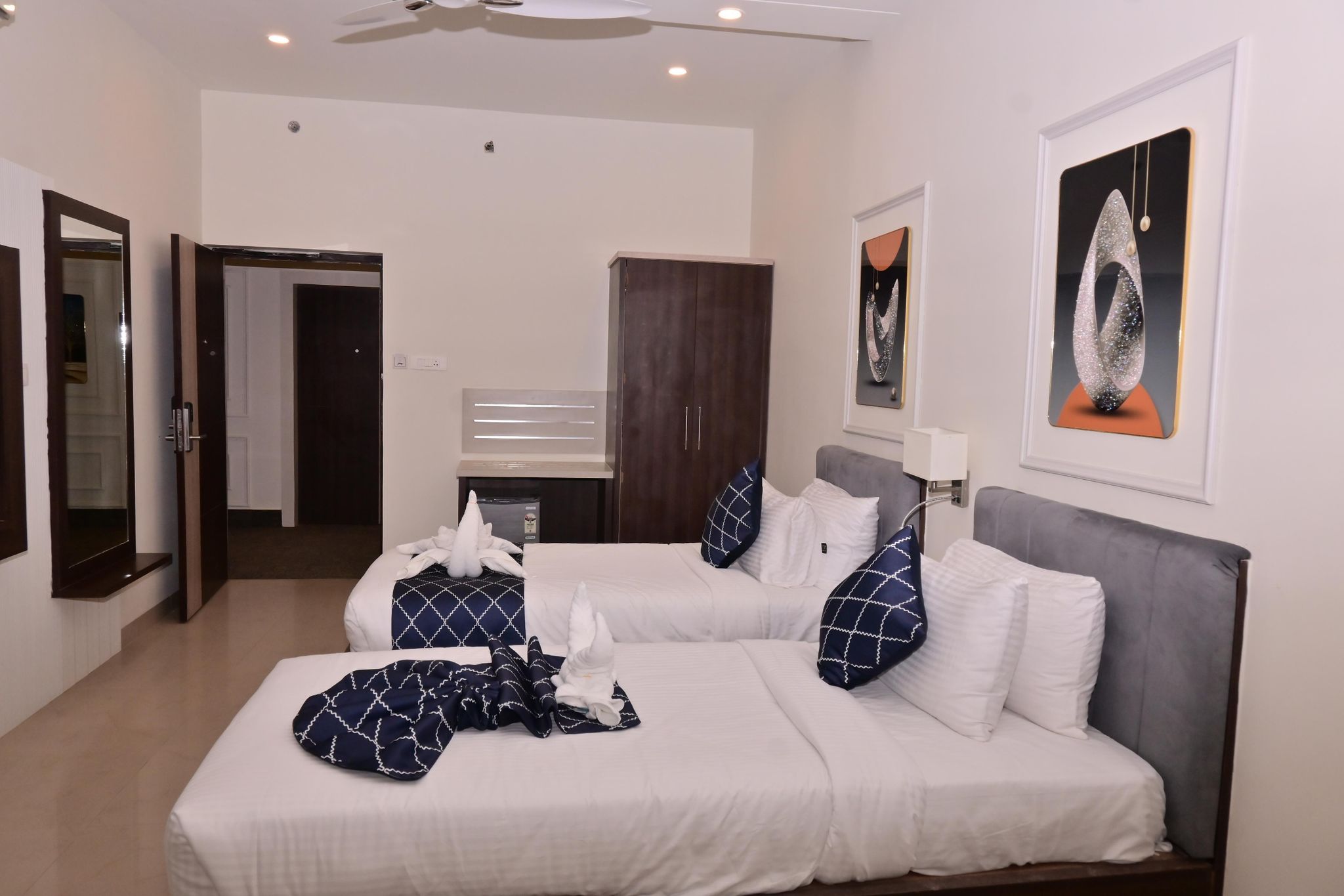 Comfort Inn Shubhra, Ghazipur Superior Room 2