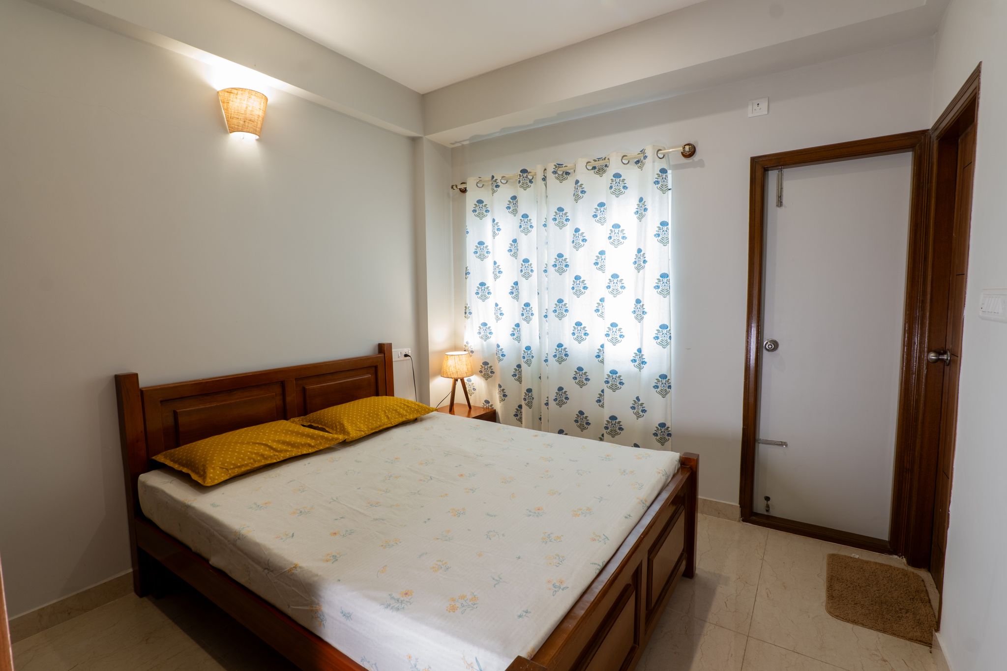 Deluxe One-Bedroom Apartment with Balcony