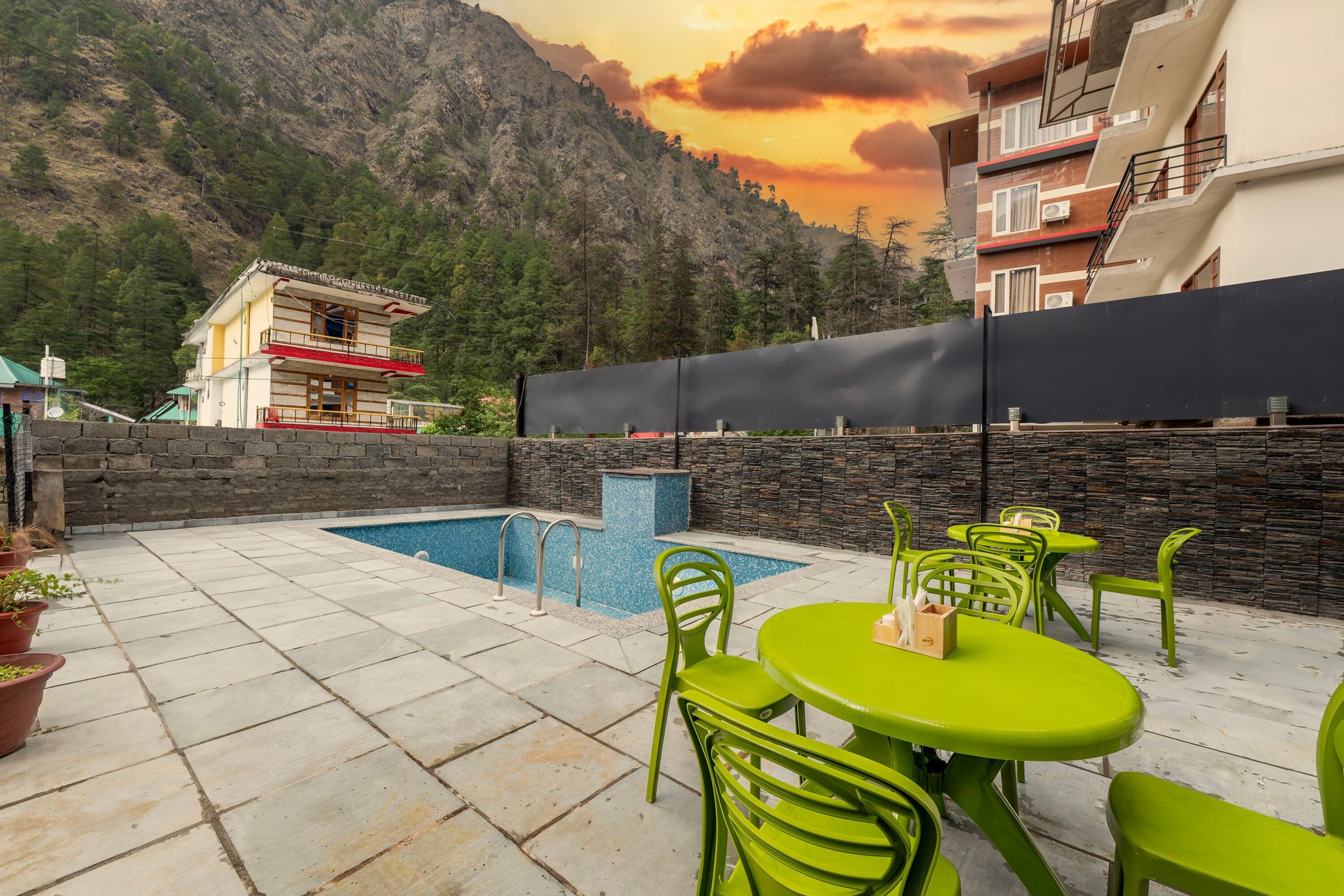 Asia Holiday Kasol Himalayas & River View Resort