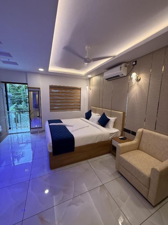 Super Deluxe Family Room