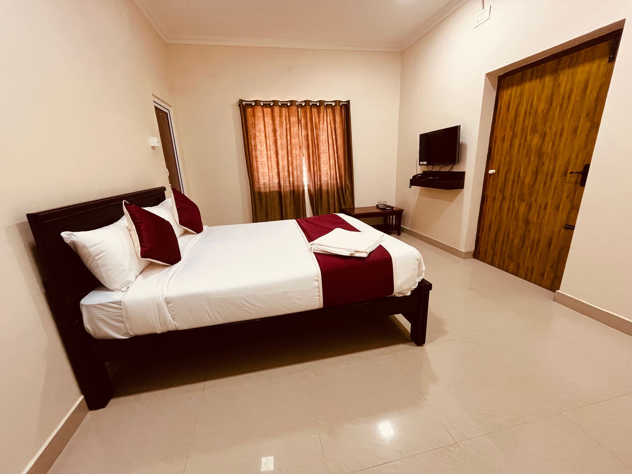 Harish Beach Resort Deluxe Double Room with Balcony and Sea View 3
