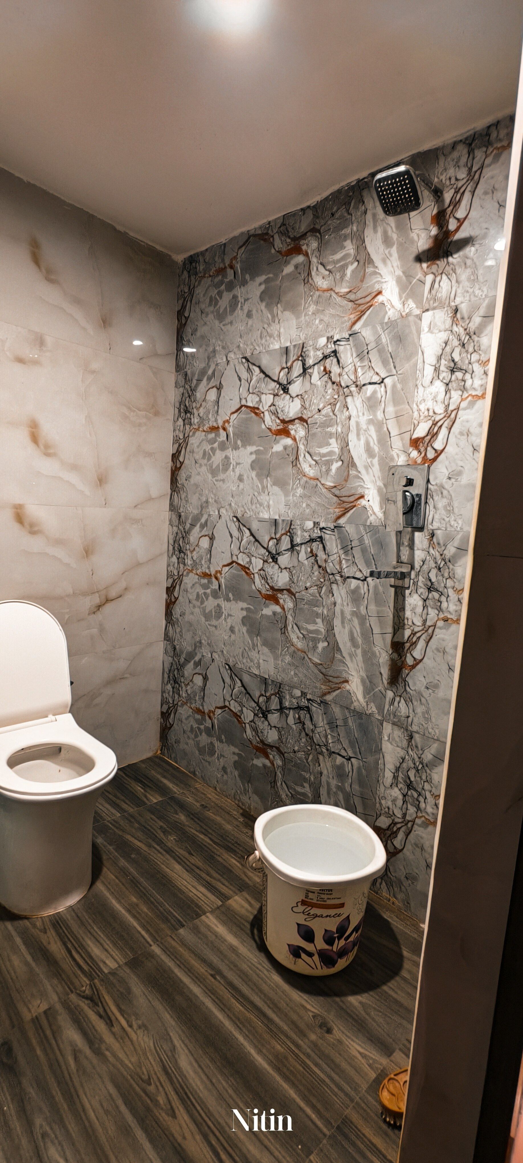 Rudraksha Kashi inn Deluxe Room 5