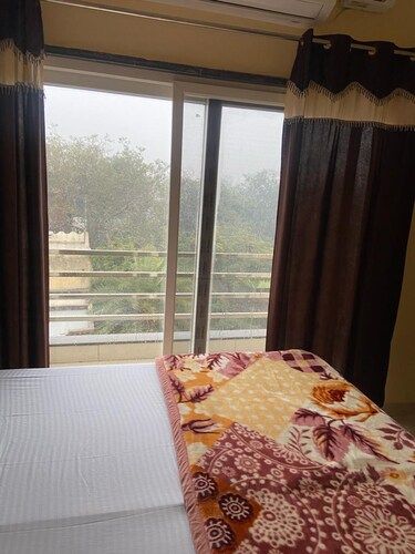 11 Flowers Service Apt Standard Double Room 4