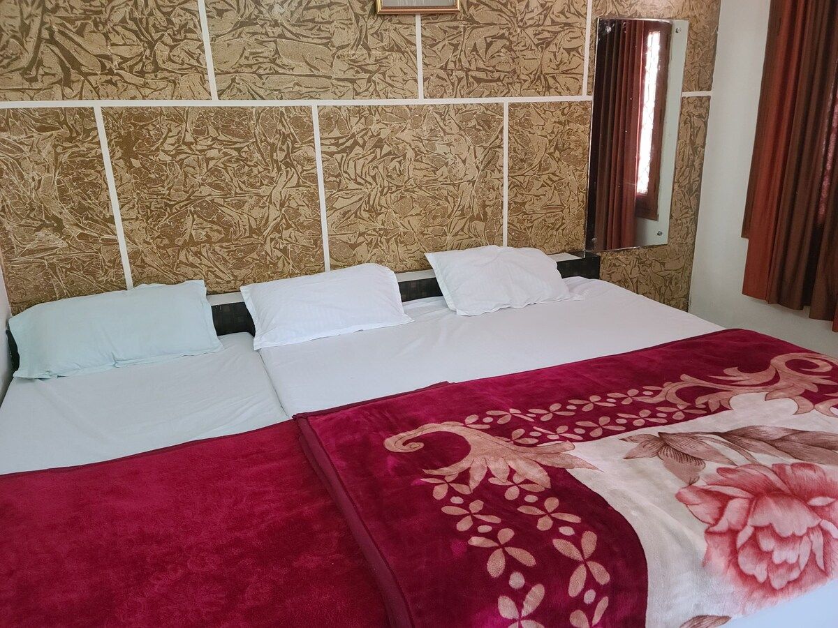 The Shri Krishnashrya Seva Sadan Standard Room 6