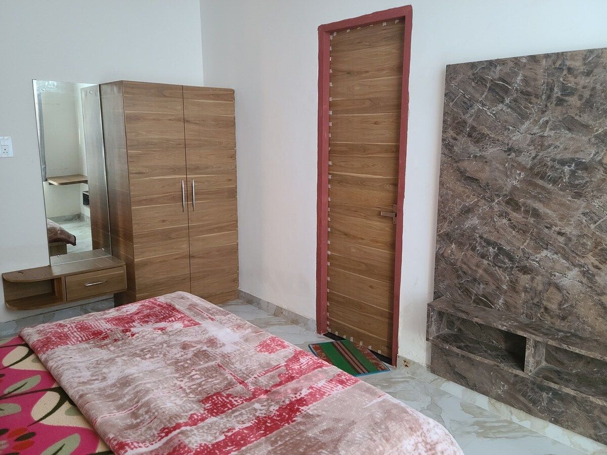 The Shri Krishnashrya Seva Sadan Standard Room 8