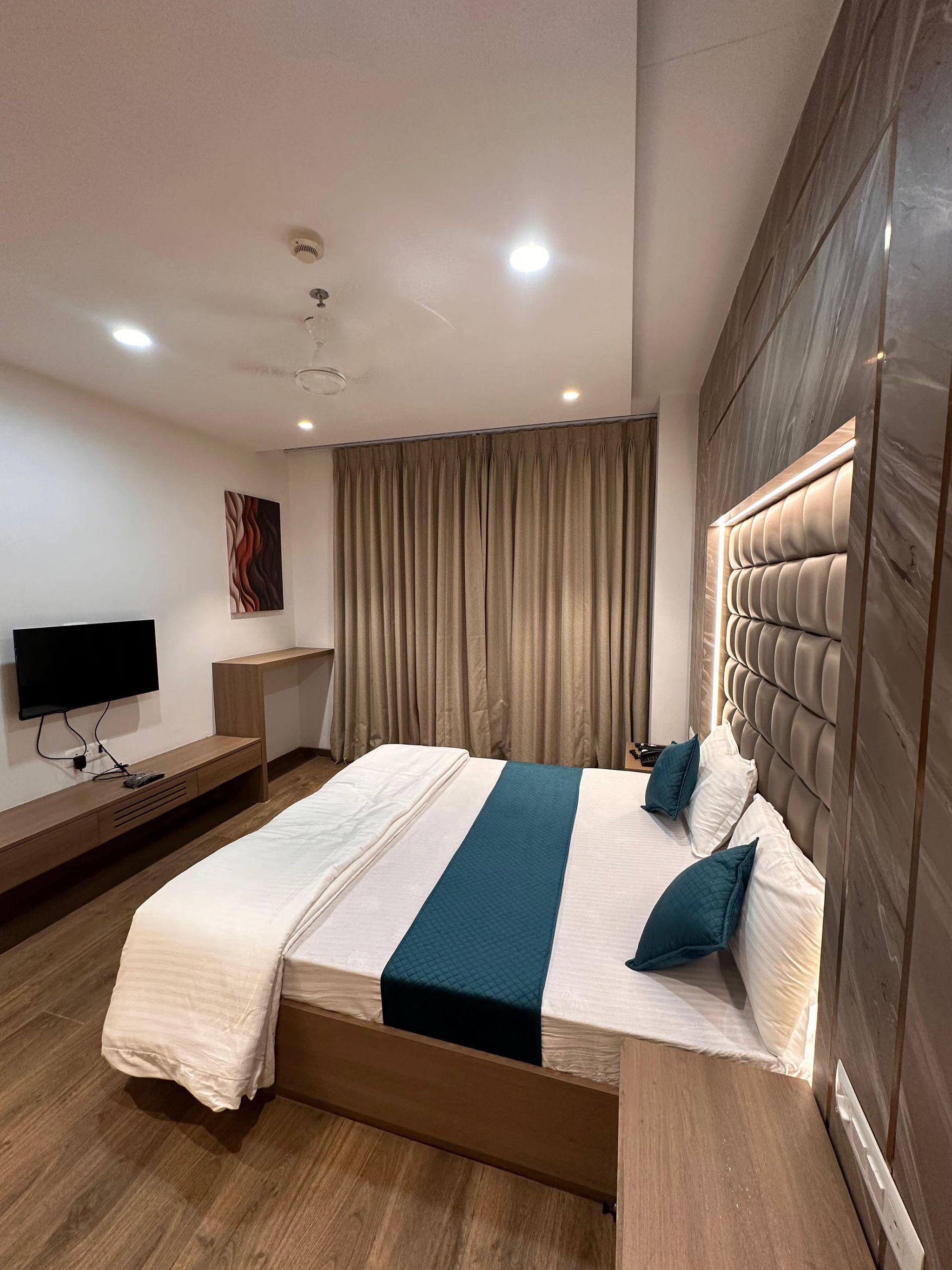 Hotel Royal Bloom - Bardoli Royal Room	