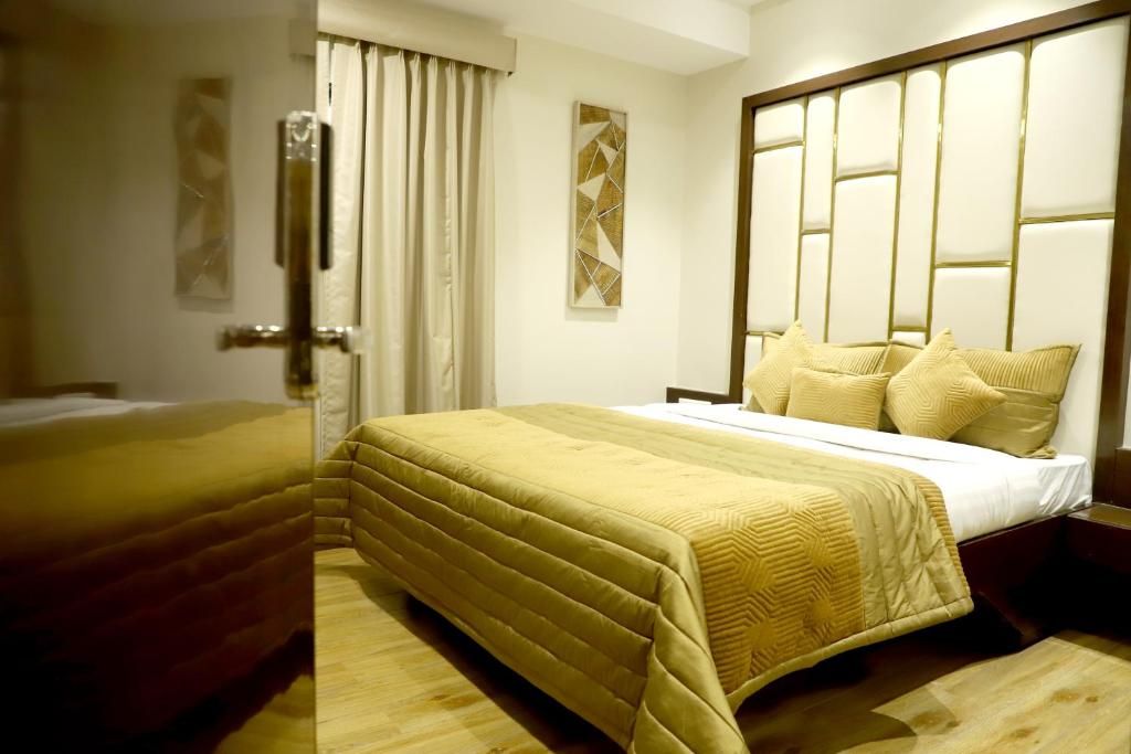 Queen Room