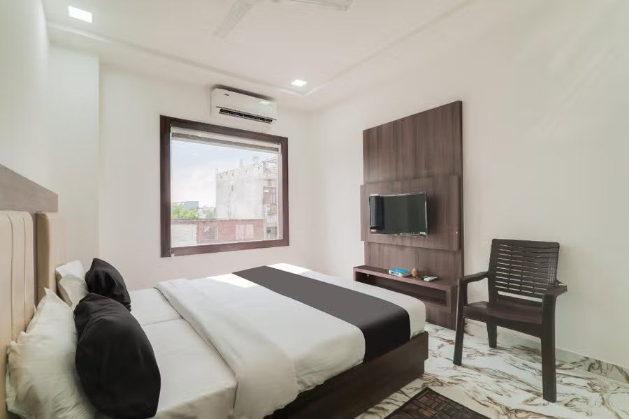 Mahaveer Palace Deluxe Room