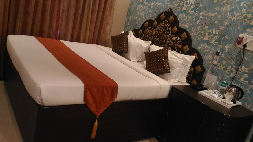 HAZARDUARI RESIDENCY Deluxe Room 3