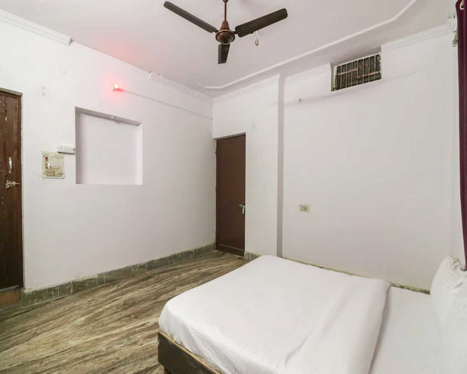 HOTEL RAJDHANI Deluxe Room 3