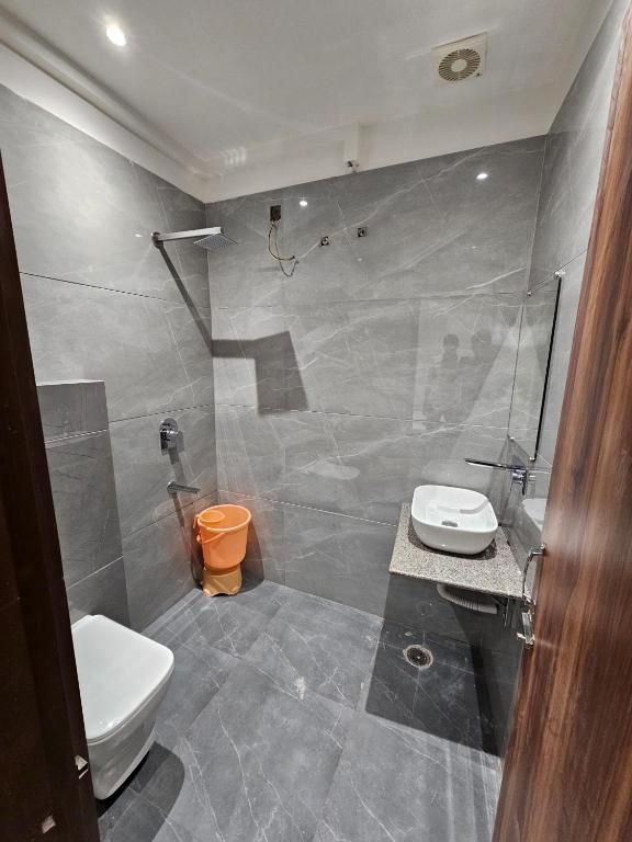 HOTEL RS INN Deluxe Room with free parking 8