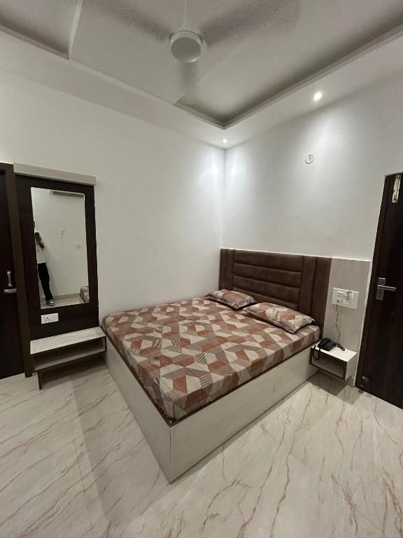 HOTEL RS INN Deluxe Room with free parking 6