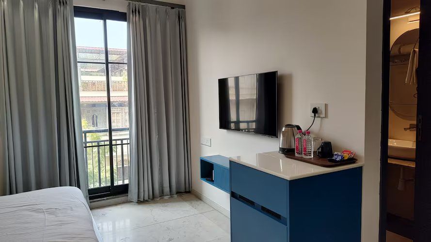 Sita Royal Lakside Chalet Standard Ac room With Balcony 4