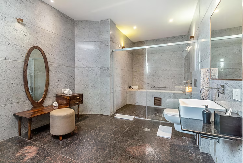 The Ultimate Wellness Experience Inc. 45 mins full body therapy, 20 mins Acupressure,Mud Pack, Yoga