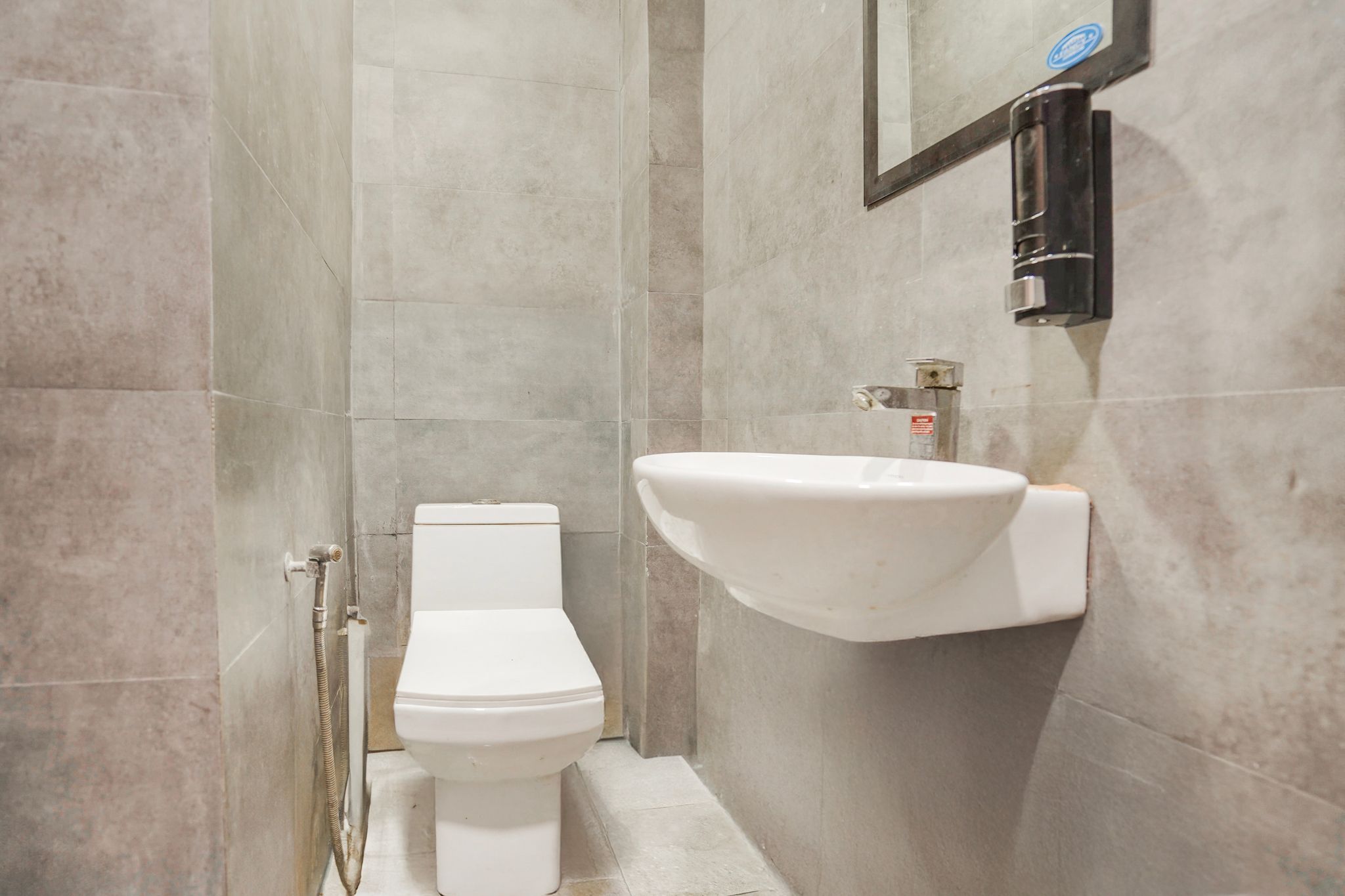 Collection O West Vinod Nagar Metro Station Formerly Royal Inn Classic 11