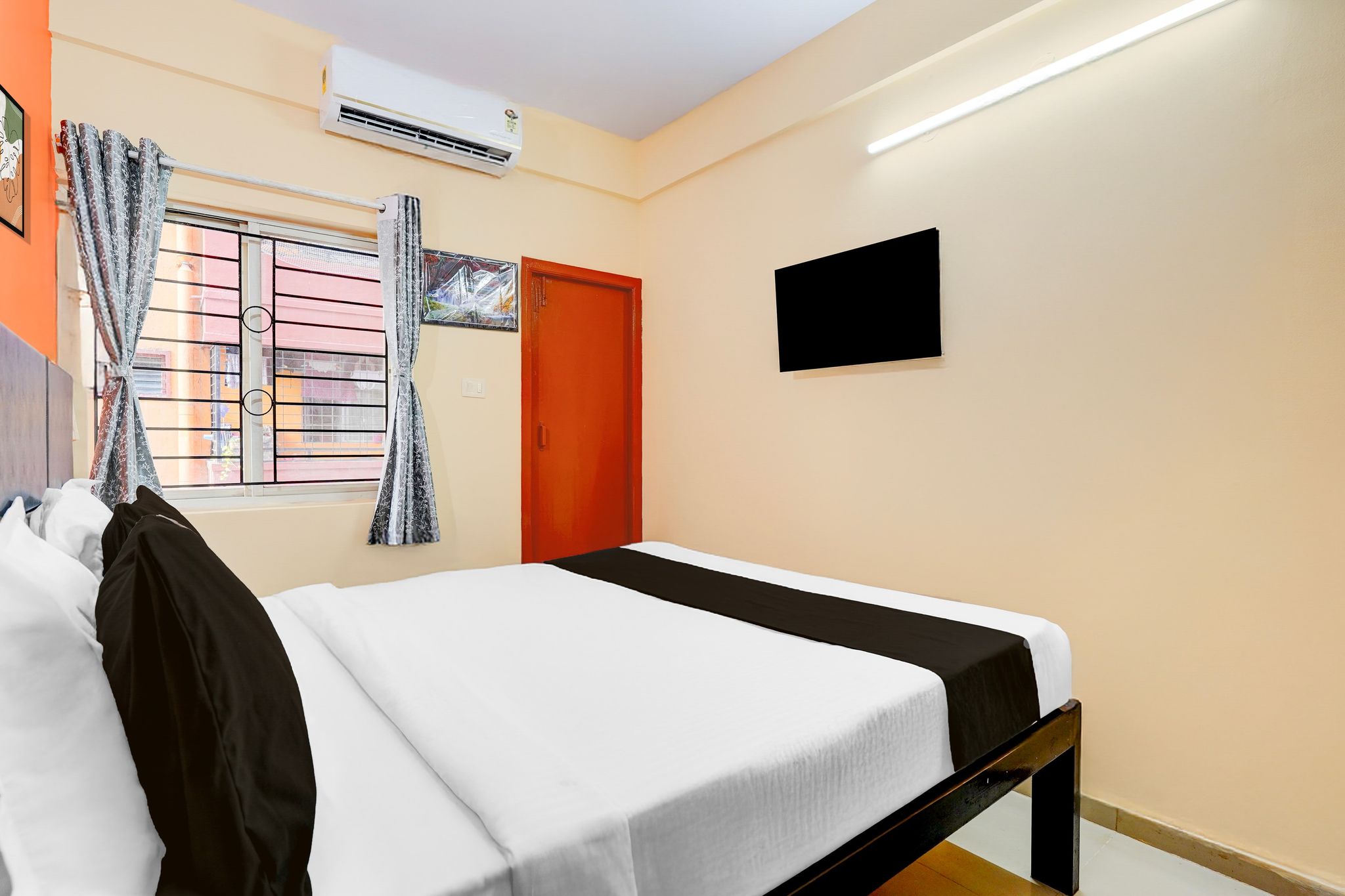 Collection O Electronic City Classic 4