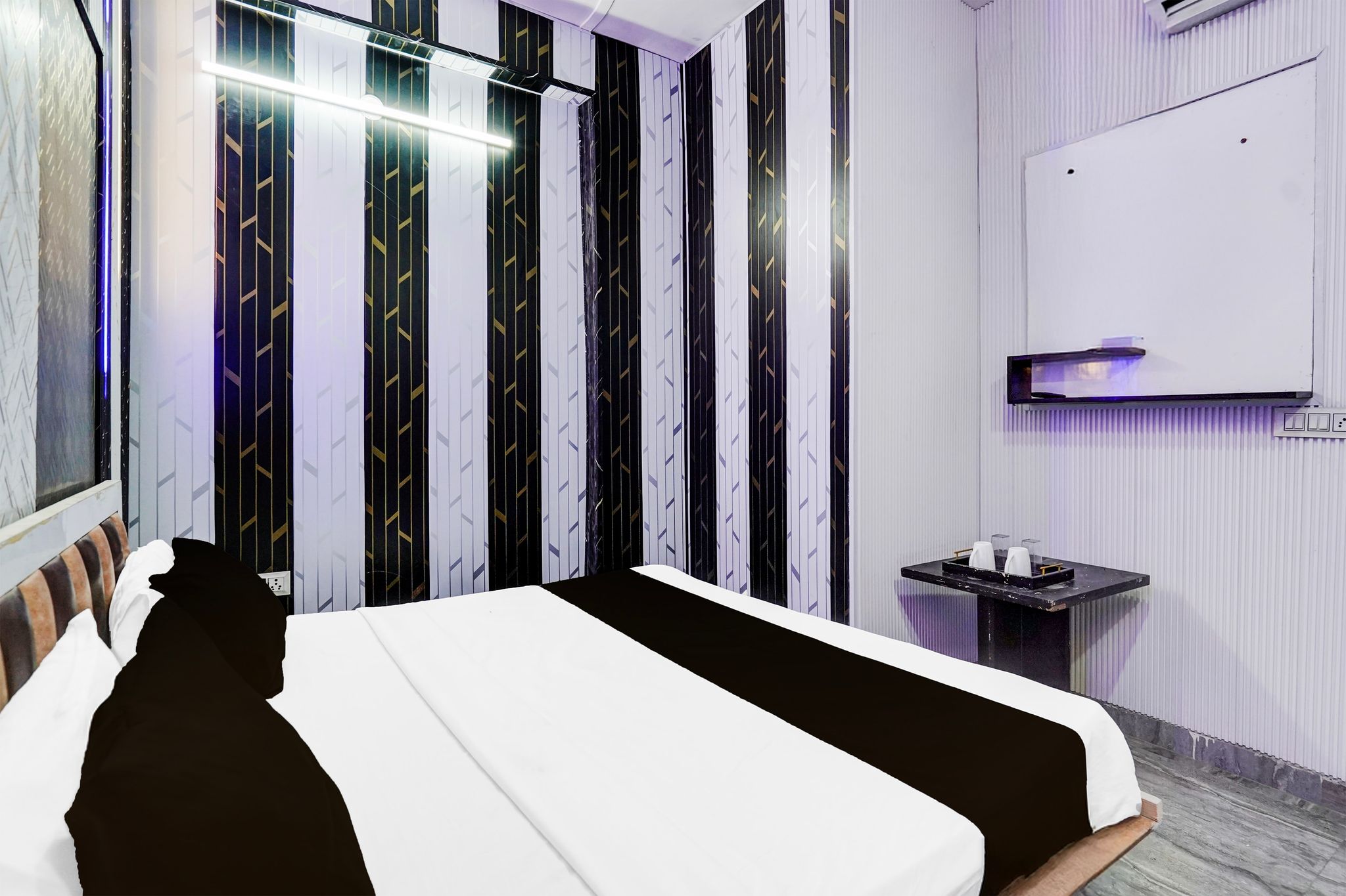 Hotel O Sector 121 Gaur City Mall Noida Formerly Royal FNG Classic 5