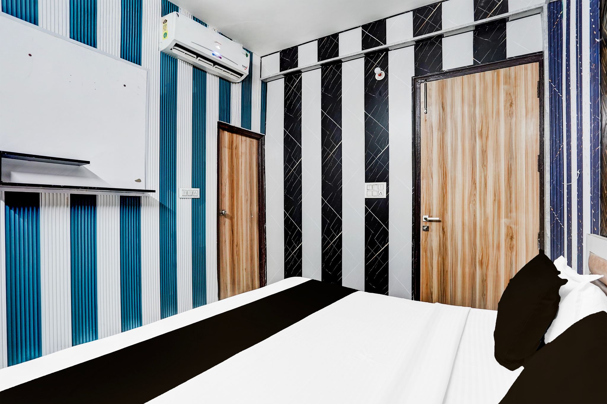 Hotel O Sector 121 Gaur City Mall Noida Formerly Royal FNG Classic 9