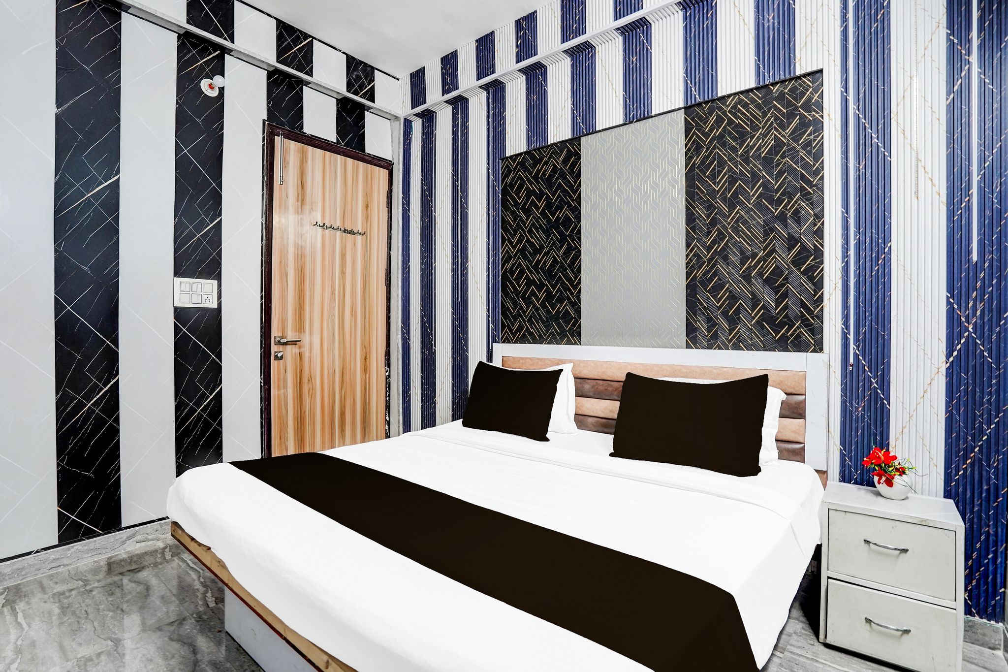 Hotel O Sector 121 Gaur City Mall Noida Formerly Royal FNG Classic 11