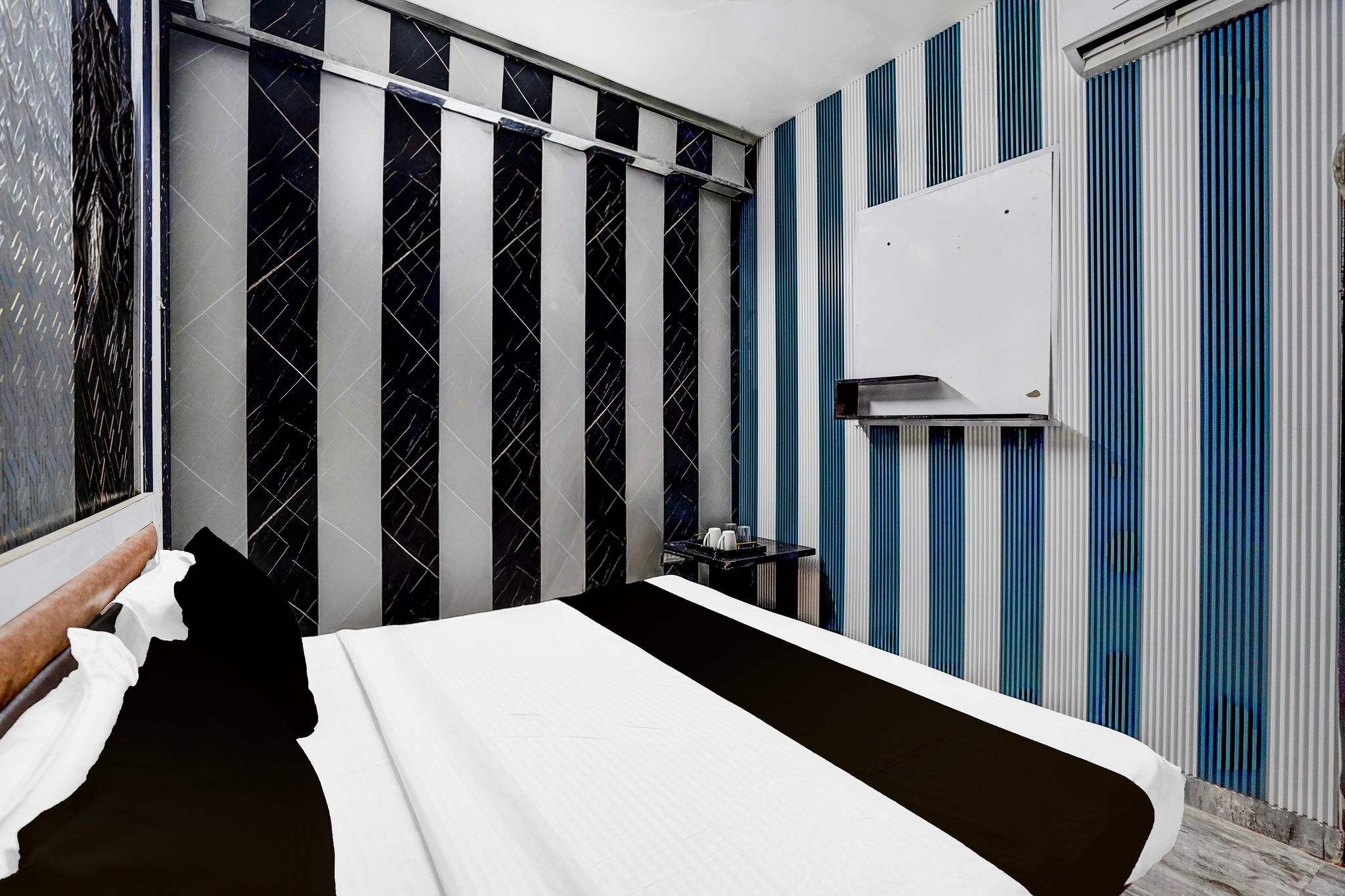 Hotel O Sector 121 Gaur City Mall Noida Formerly Royal FNG Classic