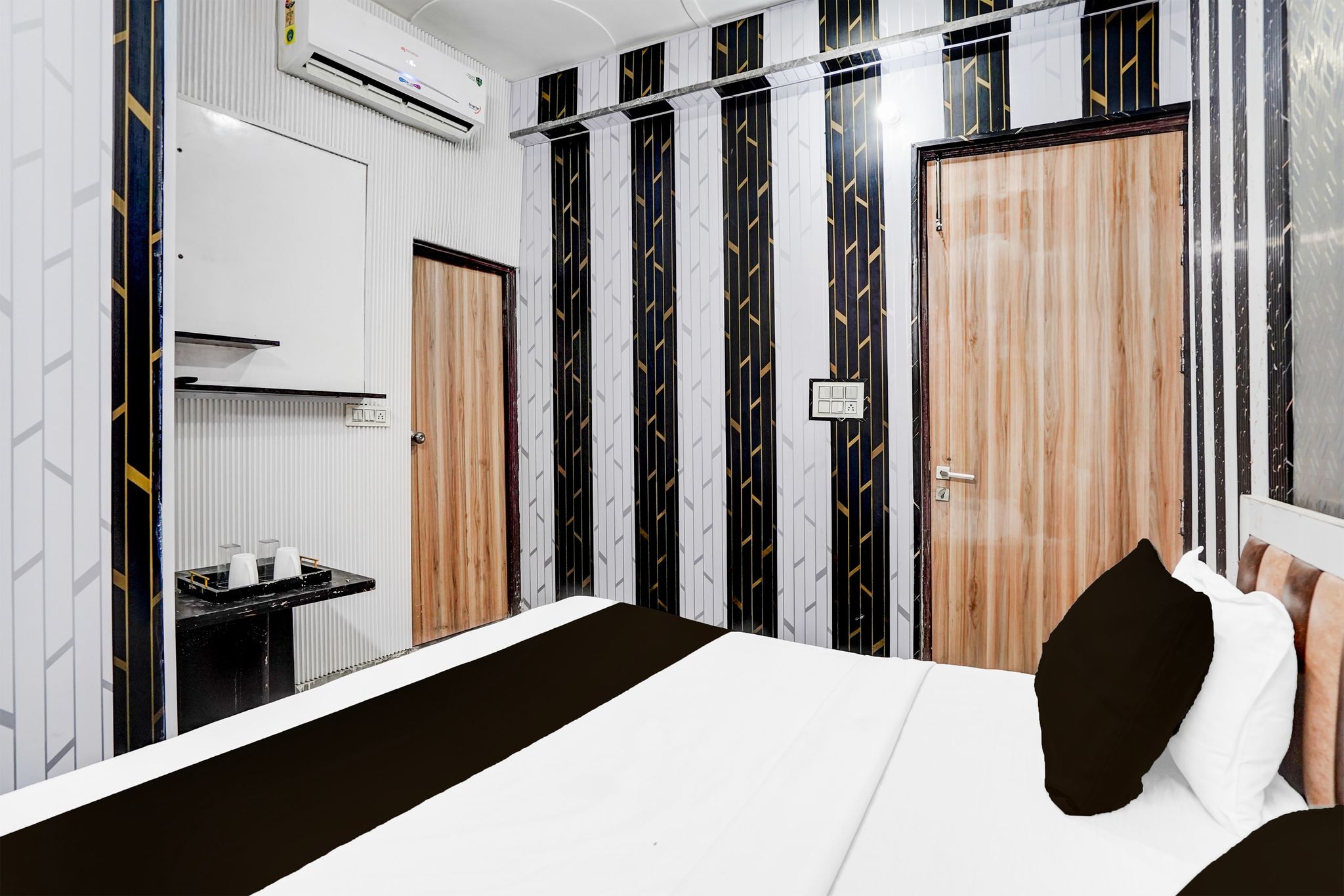 Hotel O Sector 121 Gaur City Mall Noida Formerly Royal FNG Classic 13