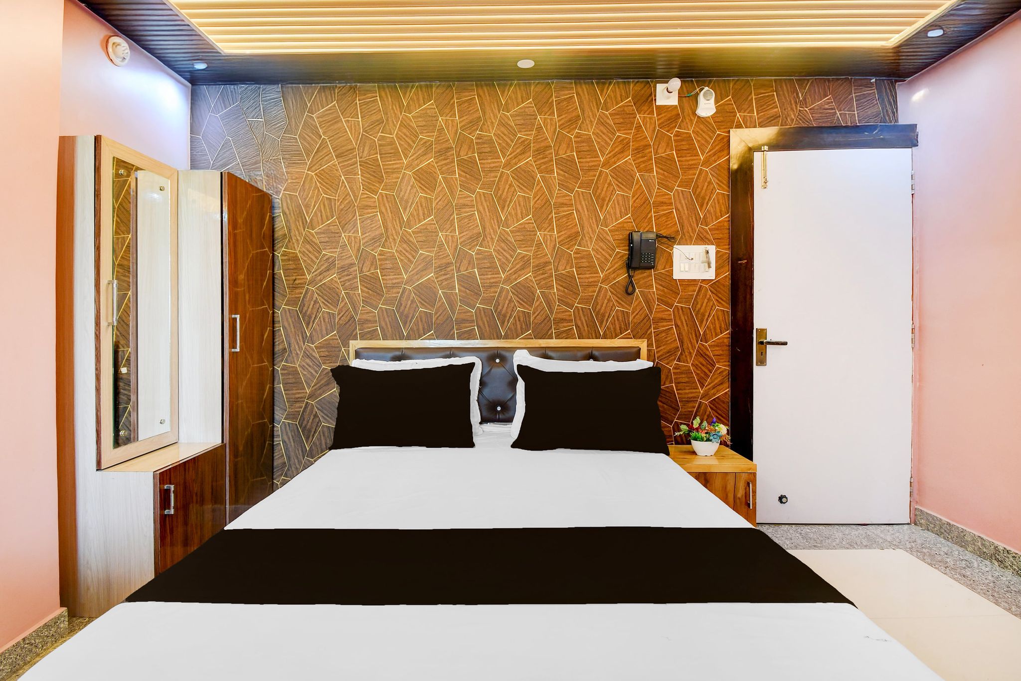 Collection O Tarapith Railway Junction Formerly Newtown Park Classic 8