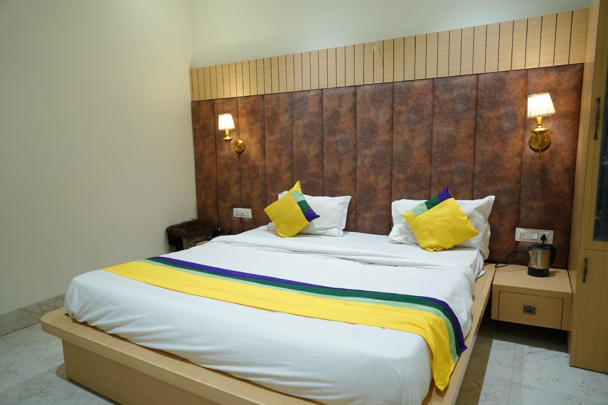 Hotel Sehdev Residency Near Golden Temple Super Deluxe 2