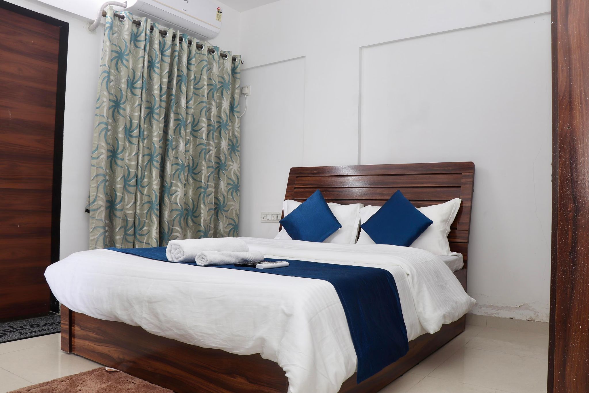 Zenith Homes - Boomerang Suites Double Room with Private External Bathroom 7
