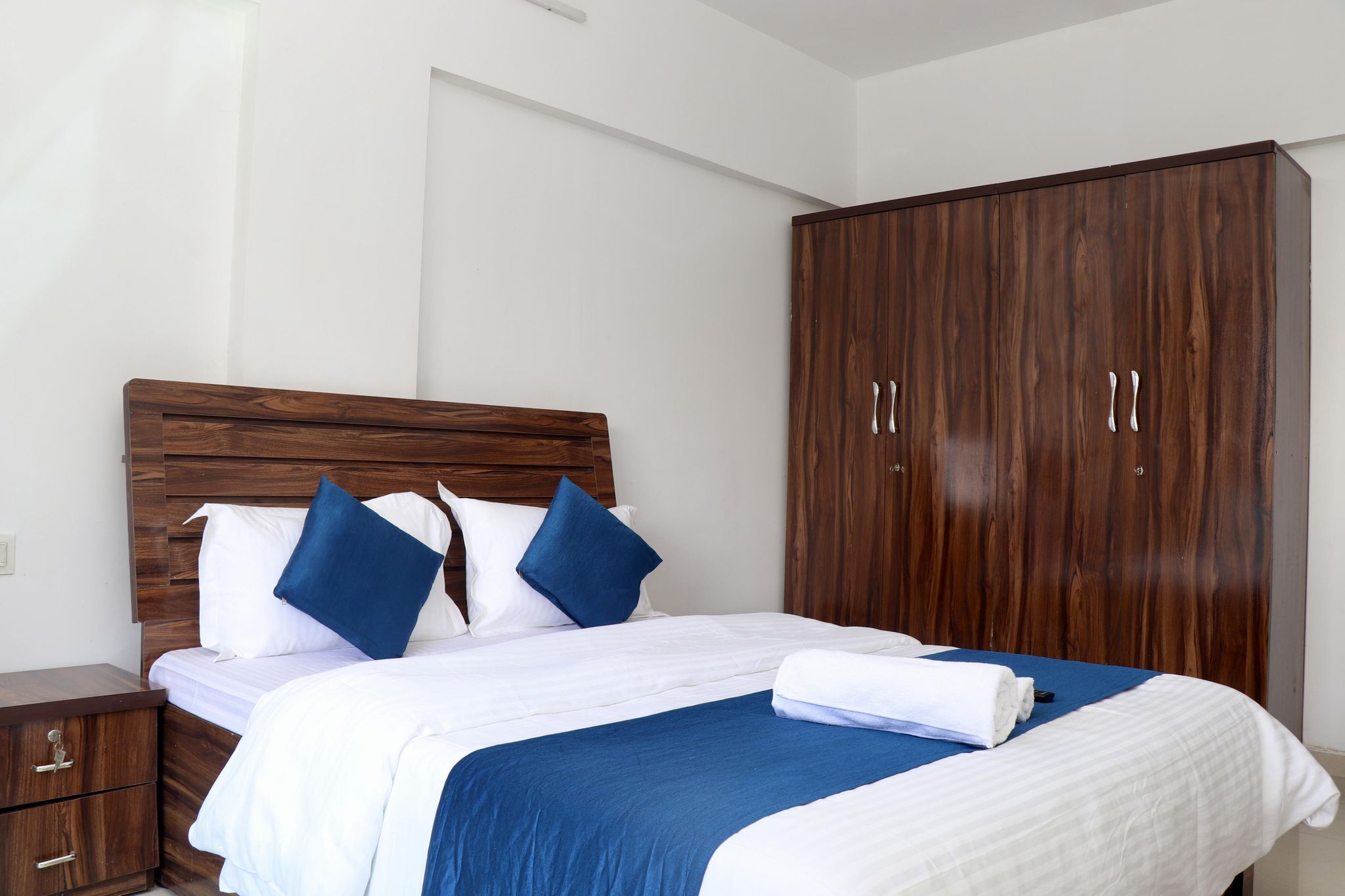 Zenith Homes - Boomerang Suites Double Room with Private External Bathroom 8