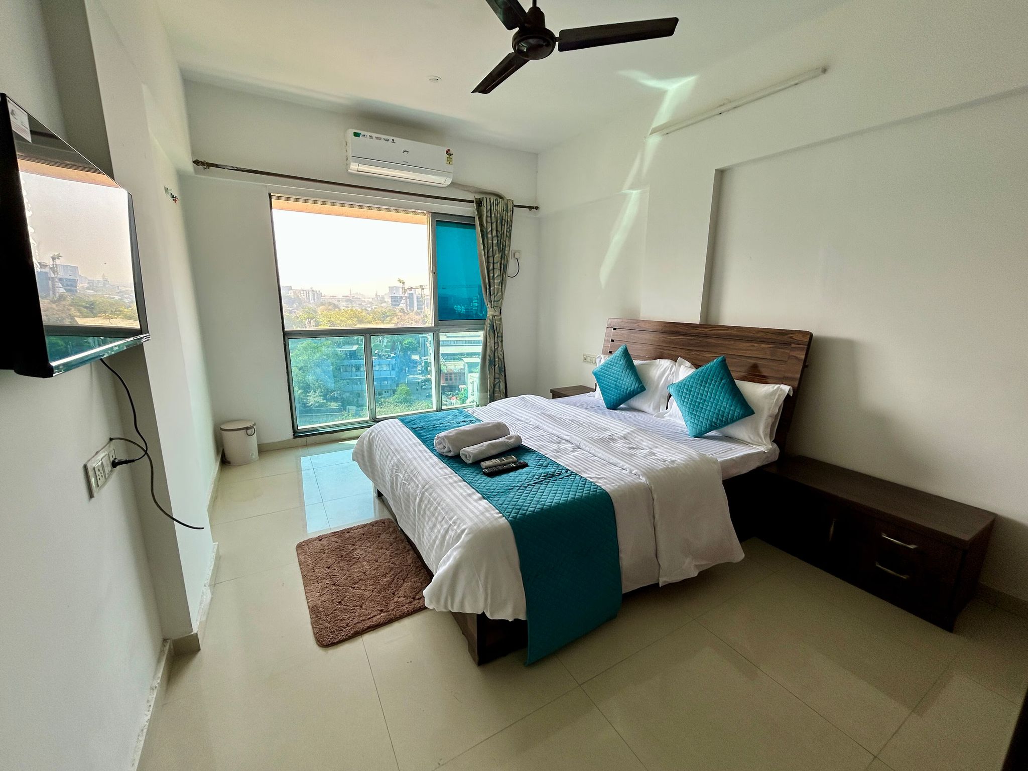 Zenith Homes - Boomerang Suites Double Room with Private External Bathroom