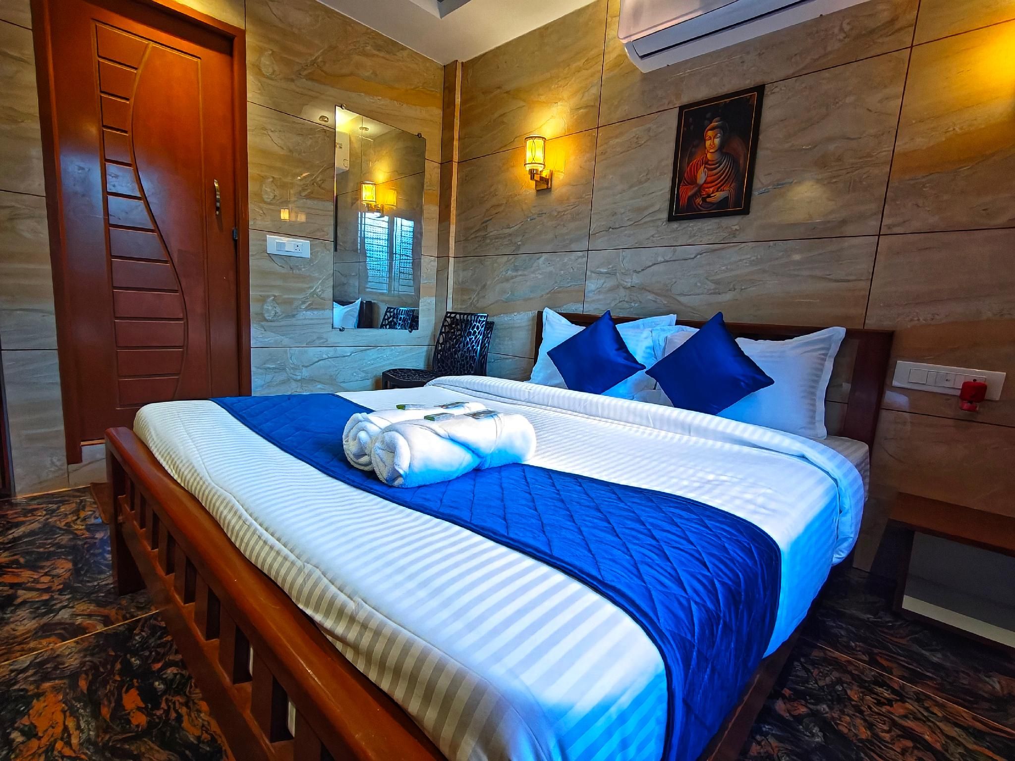 PV Towers Queen Room 2