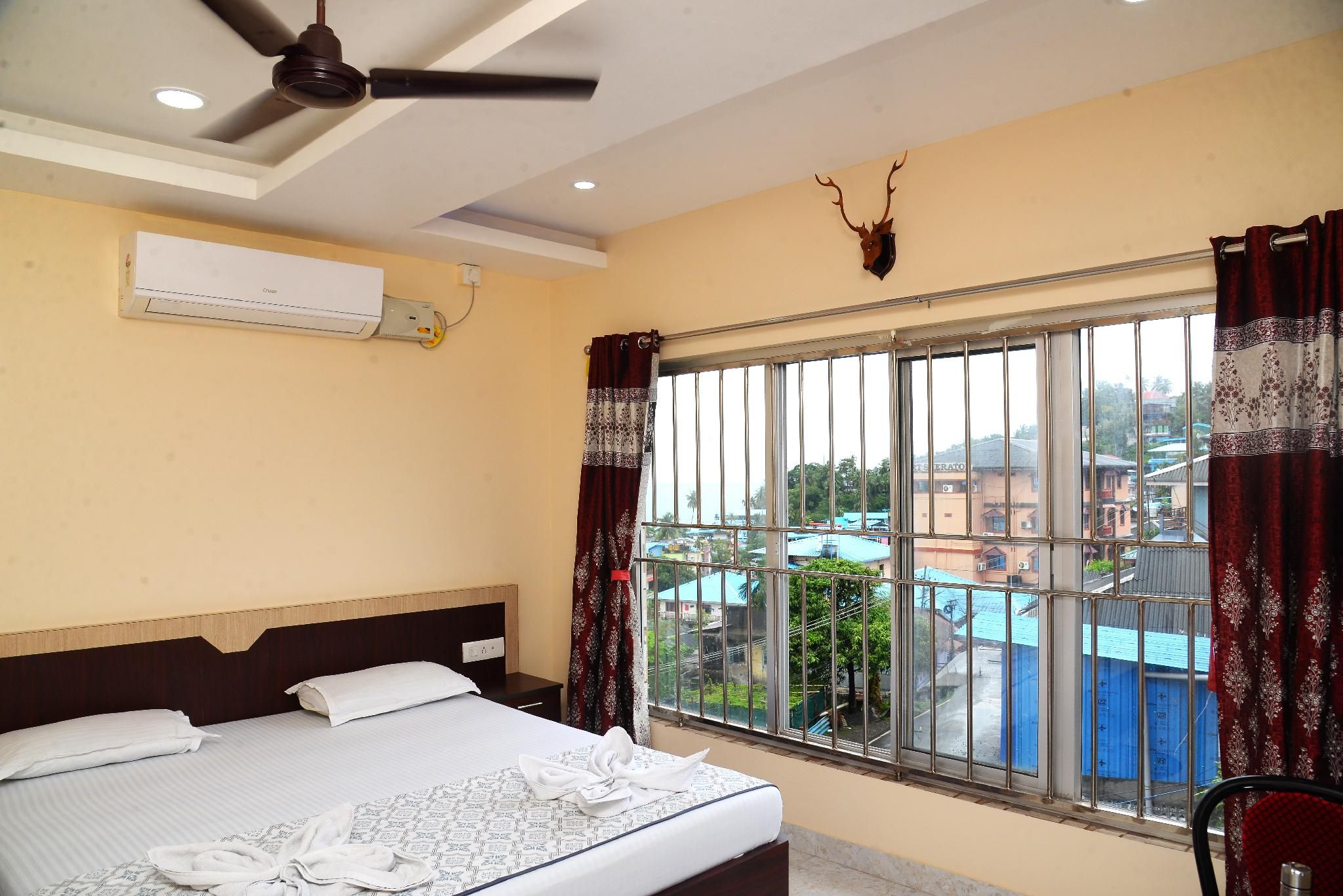 Sea and City View Room with King Bed