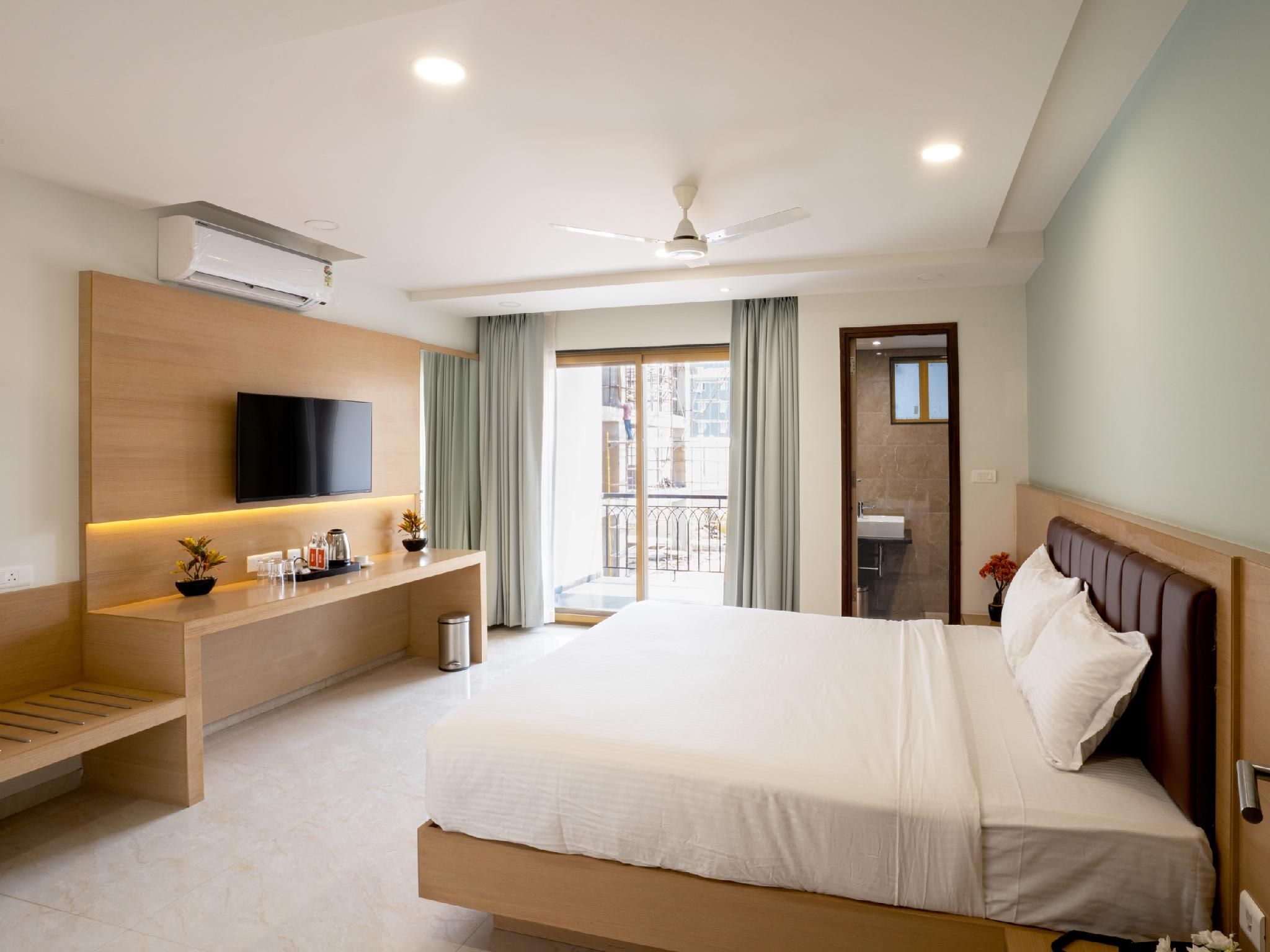 Deluxe Room with Balcony