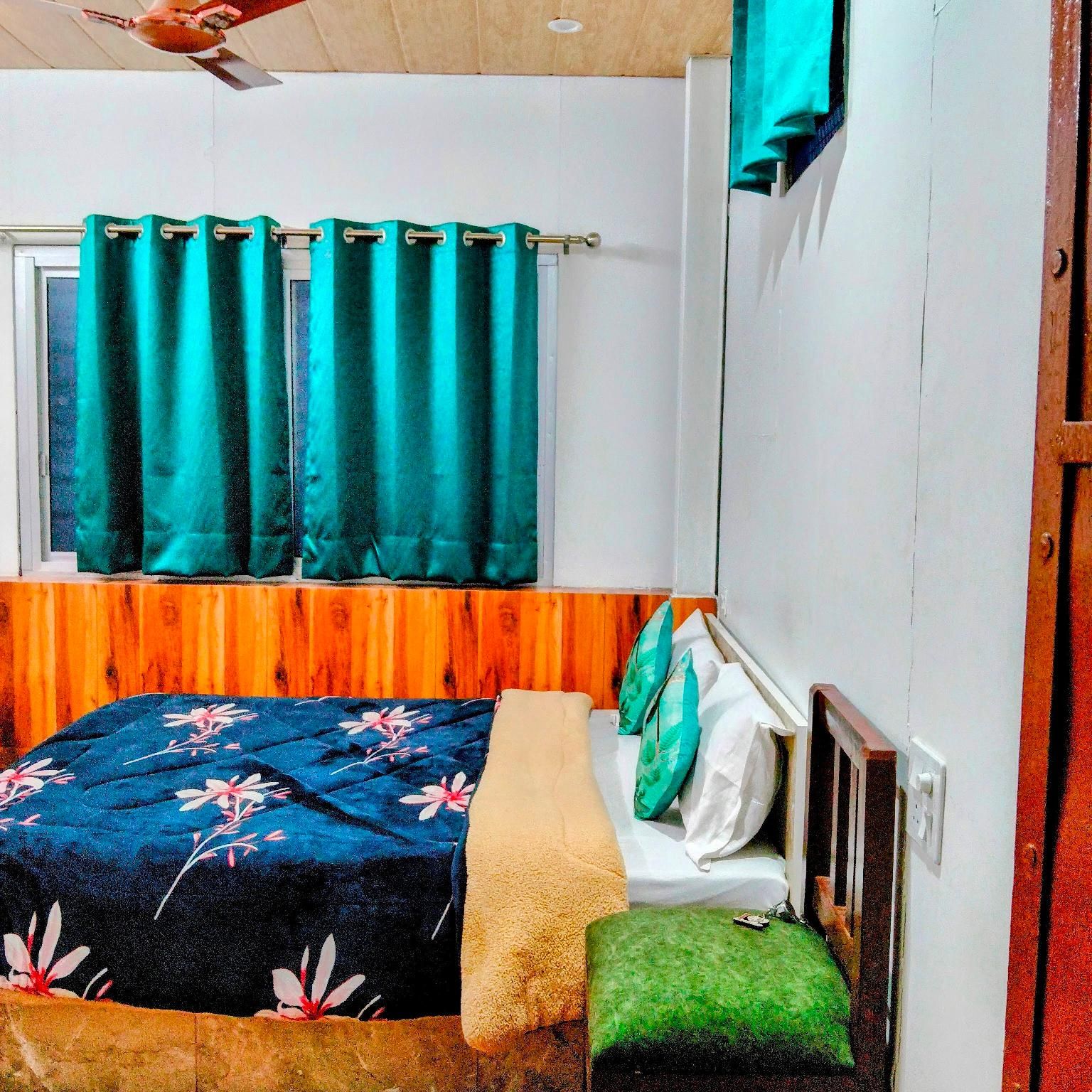 Couple Room (pet not allowed)