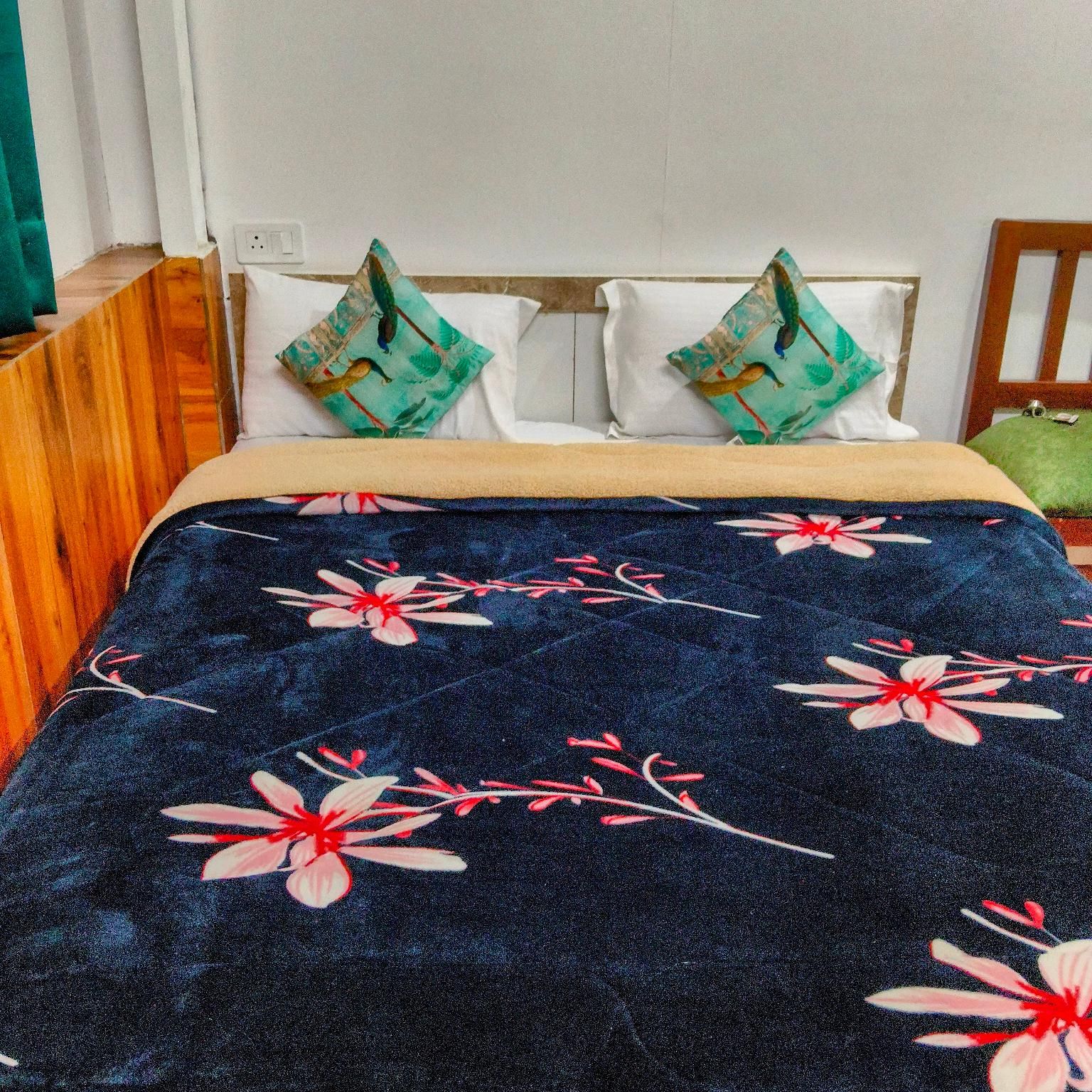 Couple Room (pet not allowed)