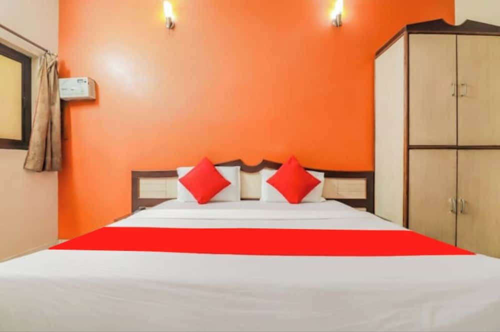 Hotel Sunrise Charbagh Lucknow Deluxe Double Room, Air conditioning 8