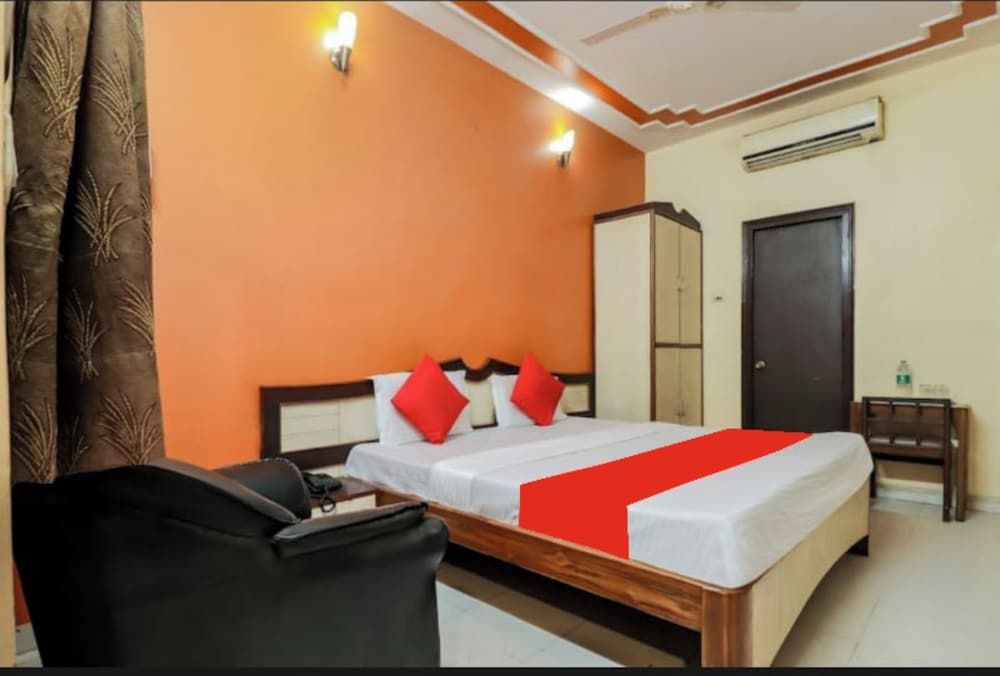 Hotel Sunrise Charbagh Lucknow Deluxe Double Room, Air conditioning 6