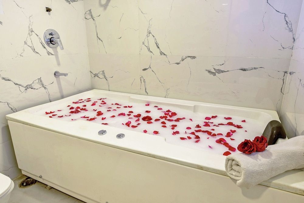 THE Solitaire Residency Luxury Suite 5