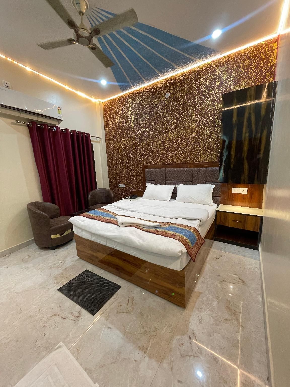 Deluxe Double Bedroom