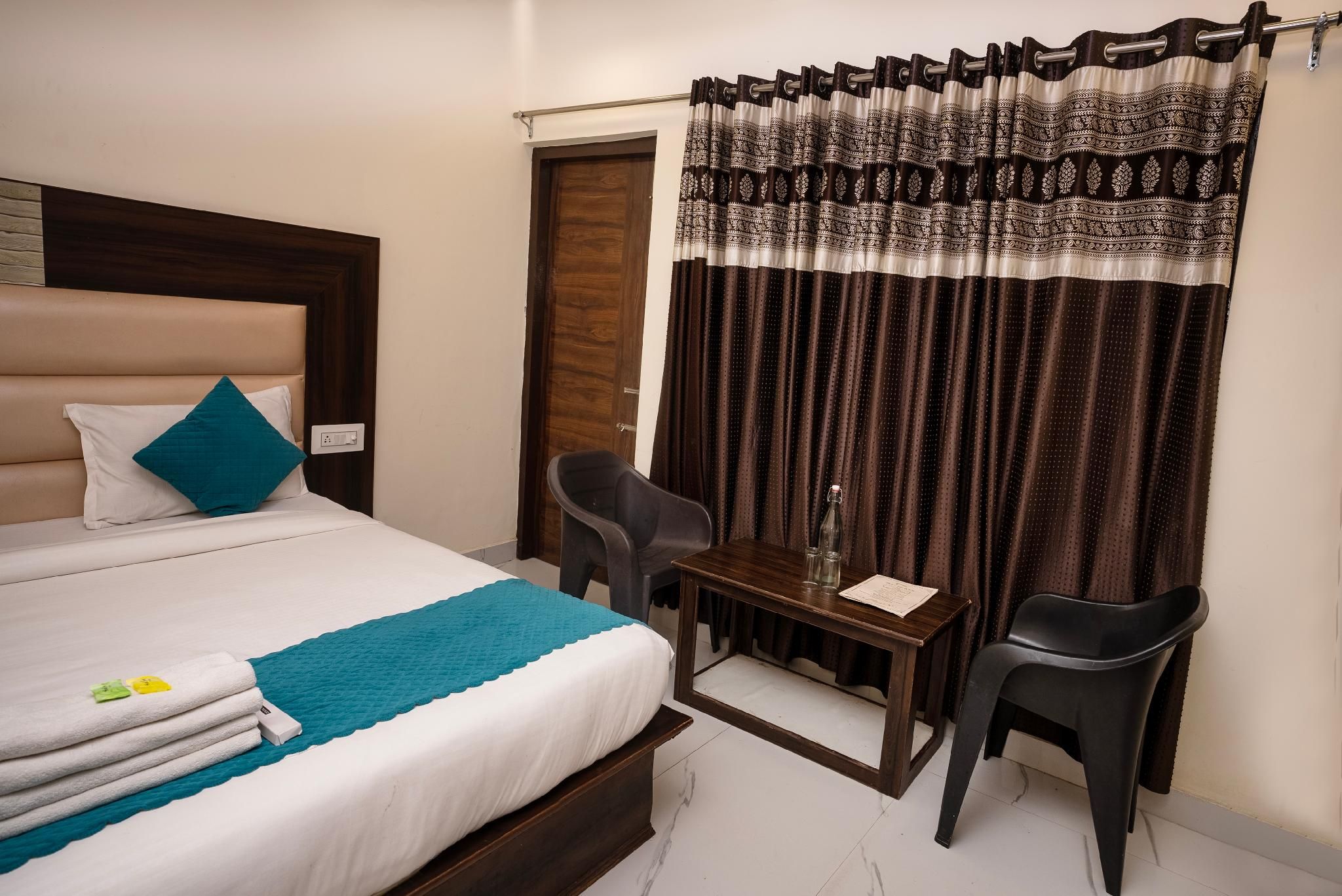 Hotel Blue Heaven- Best Hotel in Dalhousie Deluxe Room