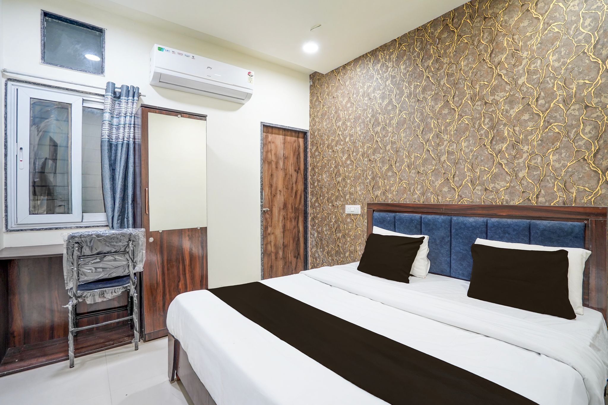 Collection O Satya Sai Square Formerly Hotel Crystal Inn Classic 2