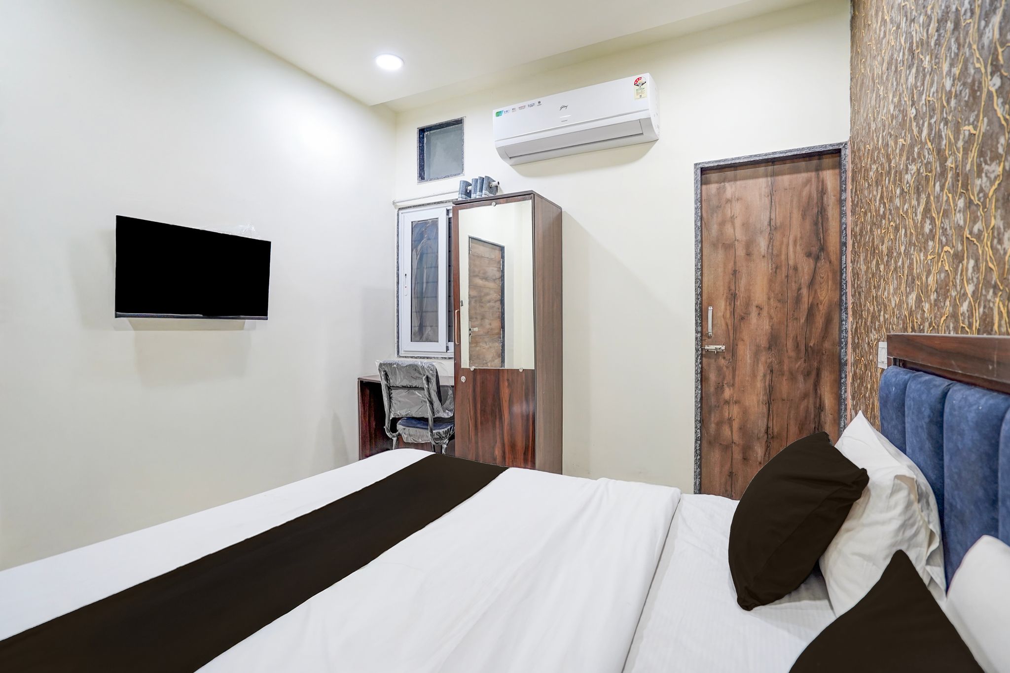 Collection O Satya Sai Square Formerly Hotel Crystal Inn Classic 9