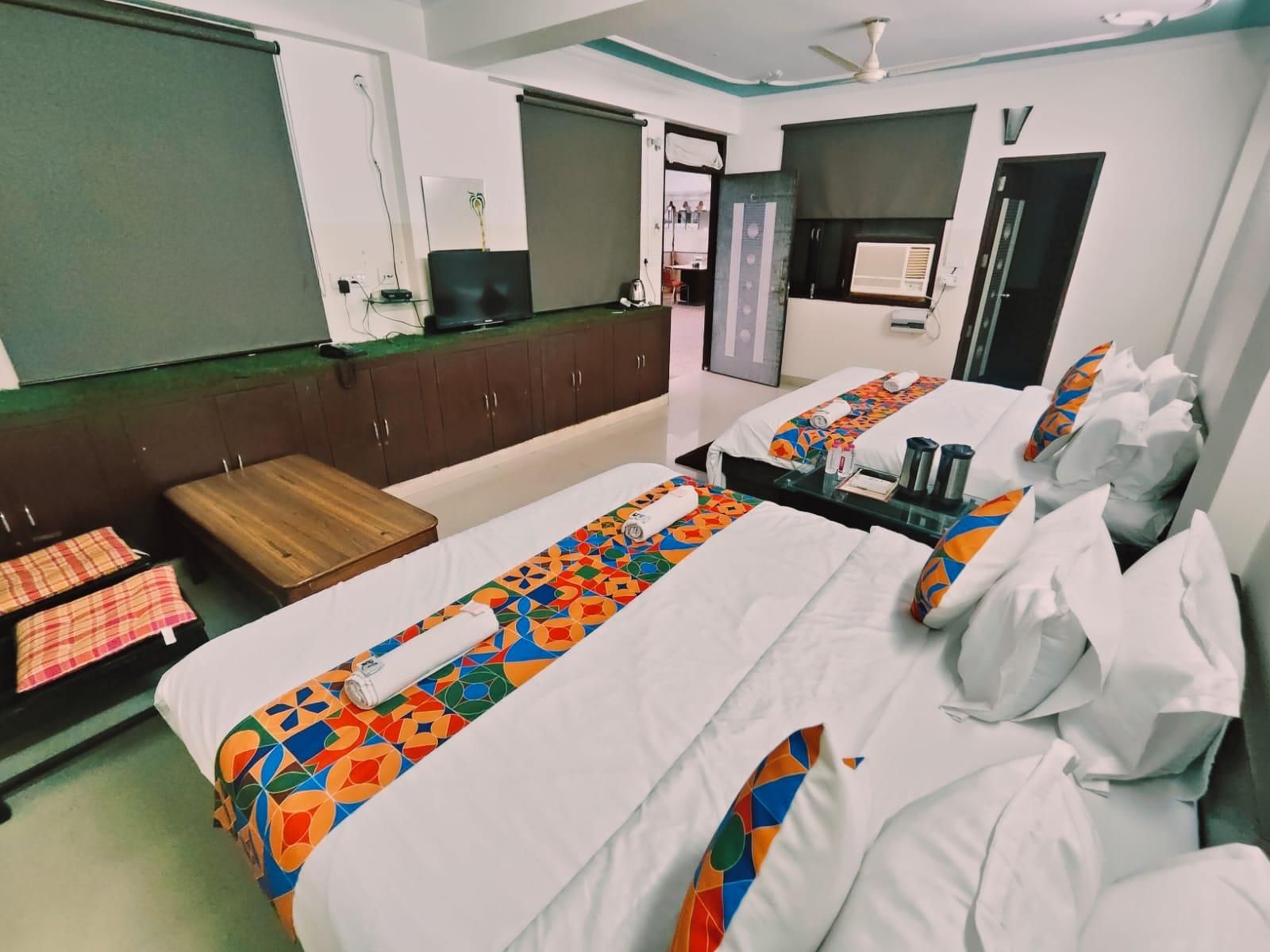 Super Deluxe Family Room