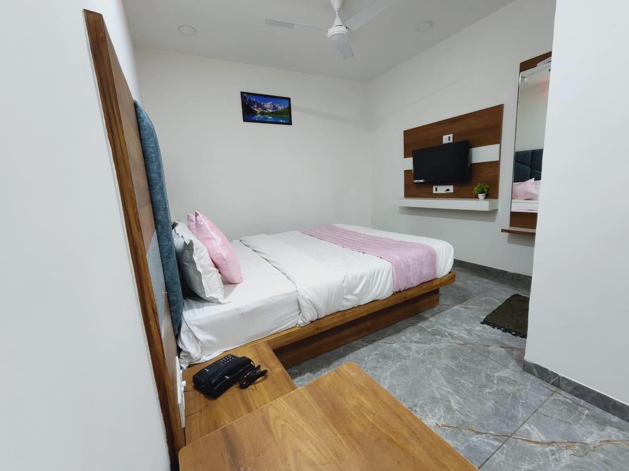 Hotel Madhur Deluxe Double or Twin