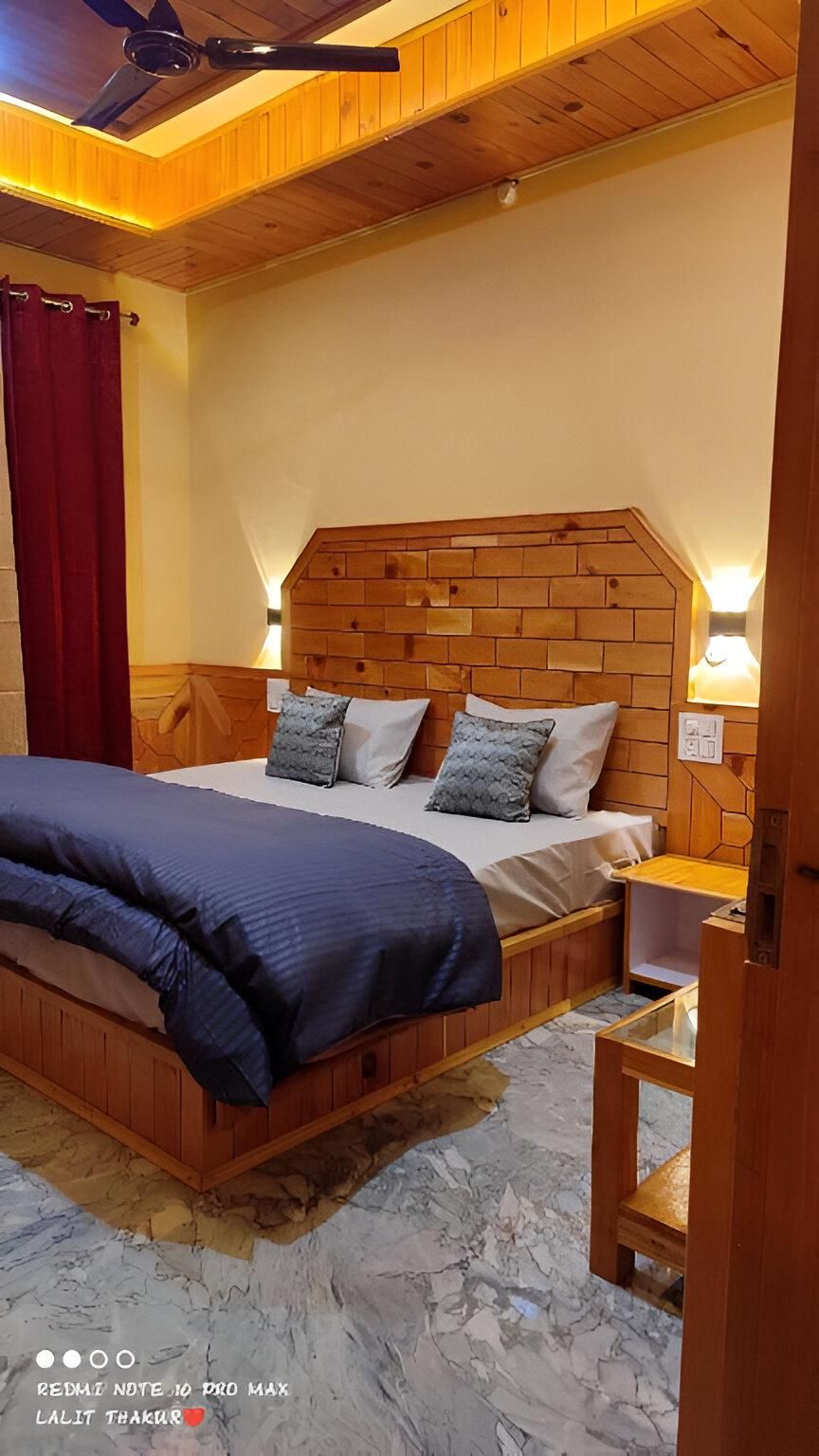 Double Room with Mountain View