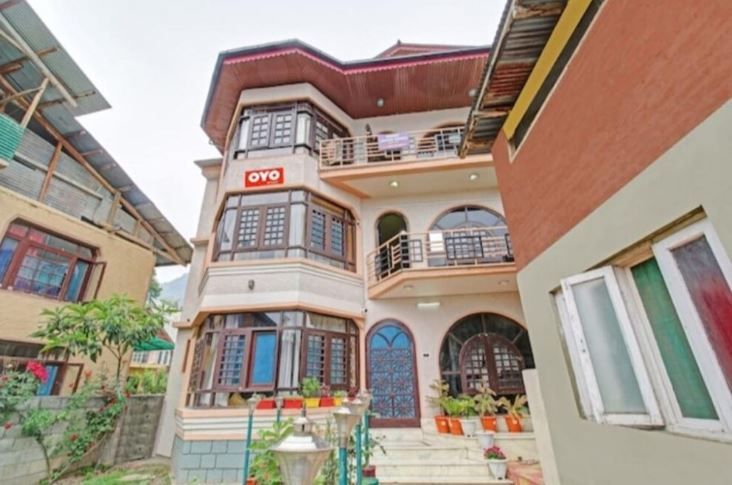 Nishat Lake view resorts Srinagar