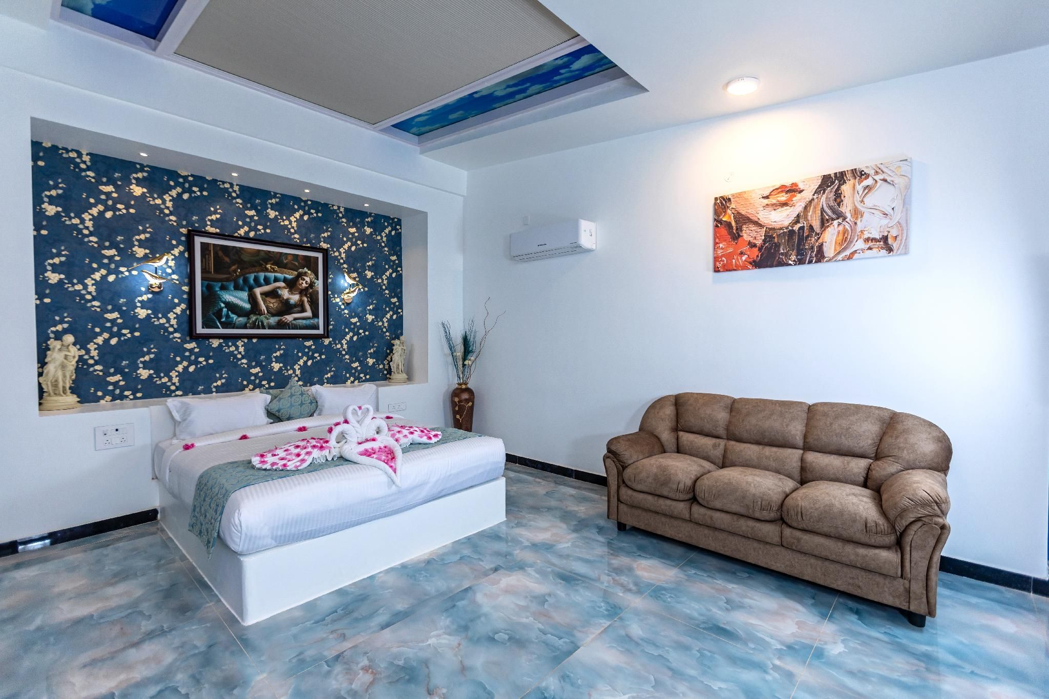 T Resort with Swimming Pool Sky Club Grand Suite with Jacuzzi