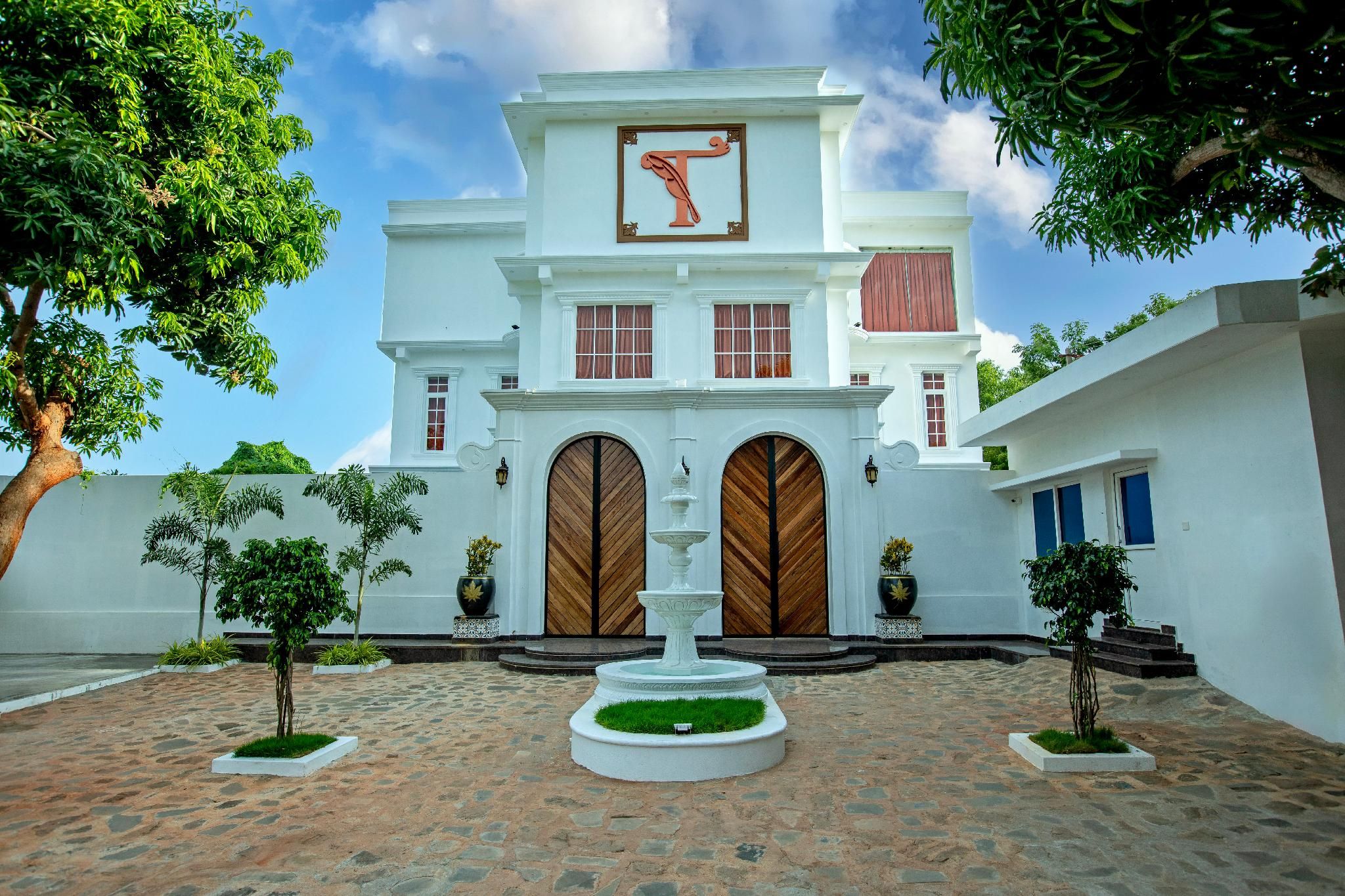 T Resort with Swimming Pool