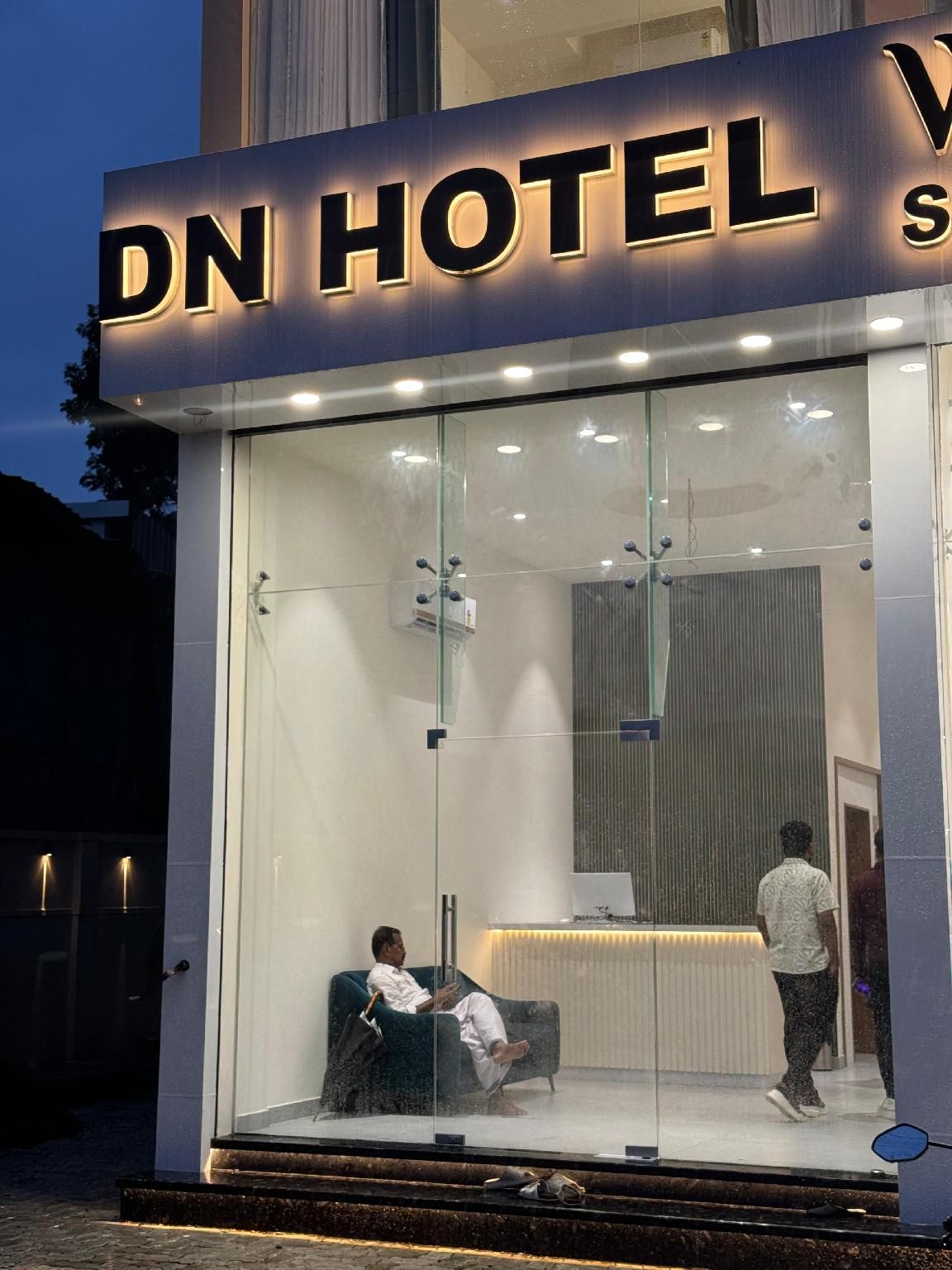 Dn hotel, Kochi